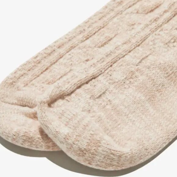 🧦 The One of A Kind Pudus Sweater Cozy Socks - Picture 12 of 13